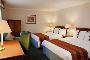 Holiday Inn Tong  外观 照片